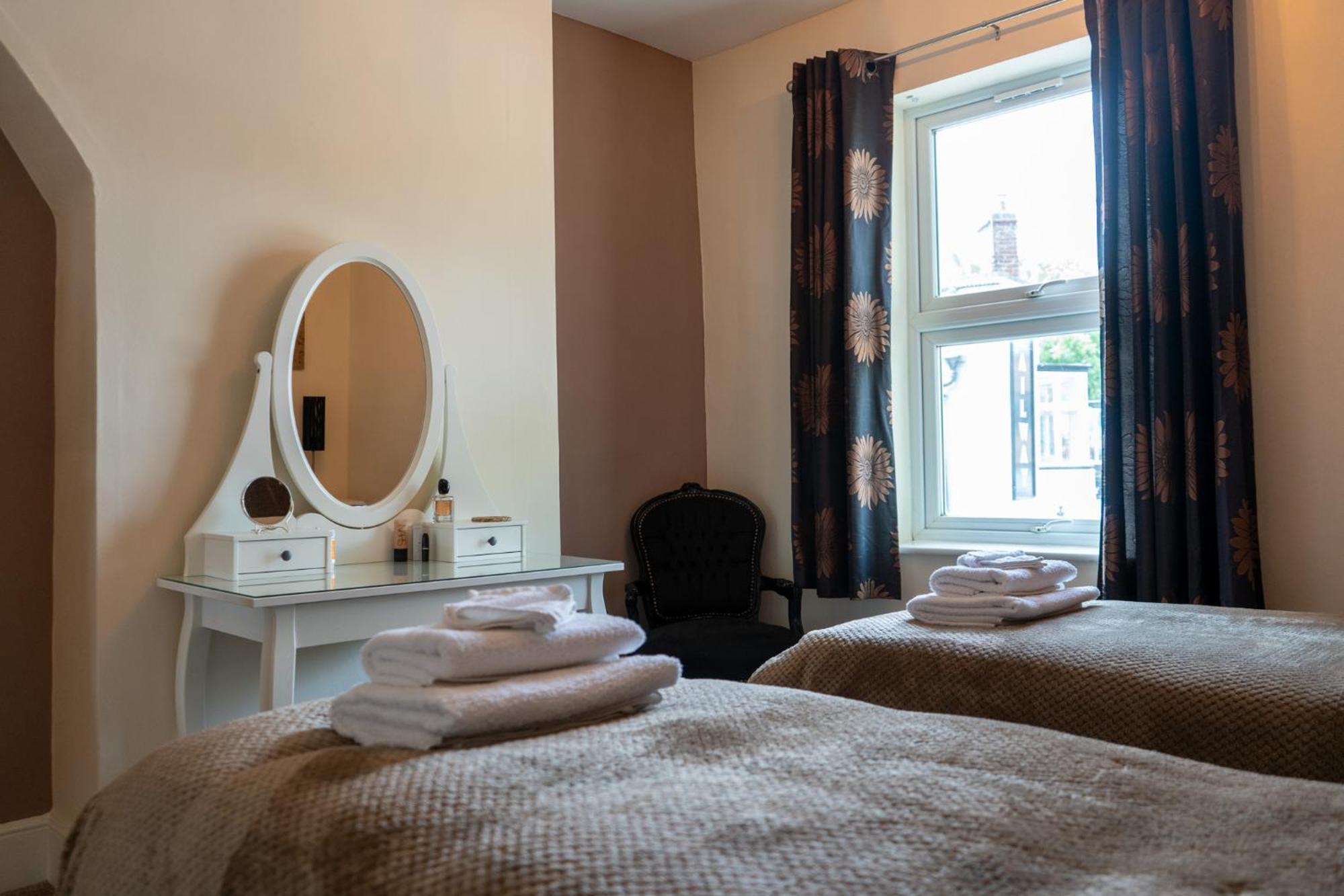 The Plumb Townhouse In Warwick Centre Villa Luaran gambar