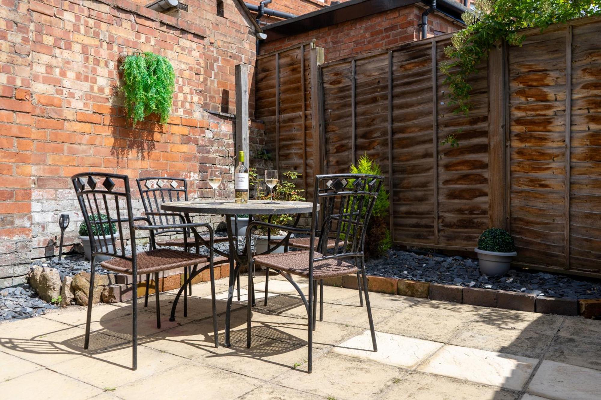 The Plumb Townhouse In Warwick Centre Villa Luaran gambar